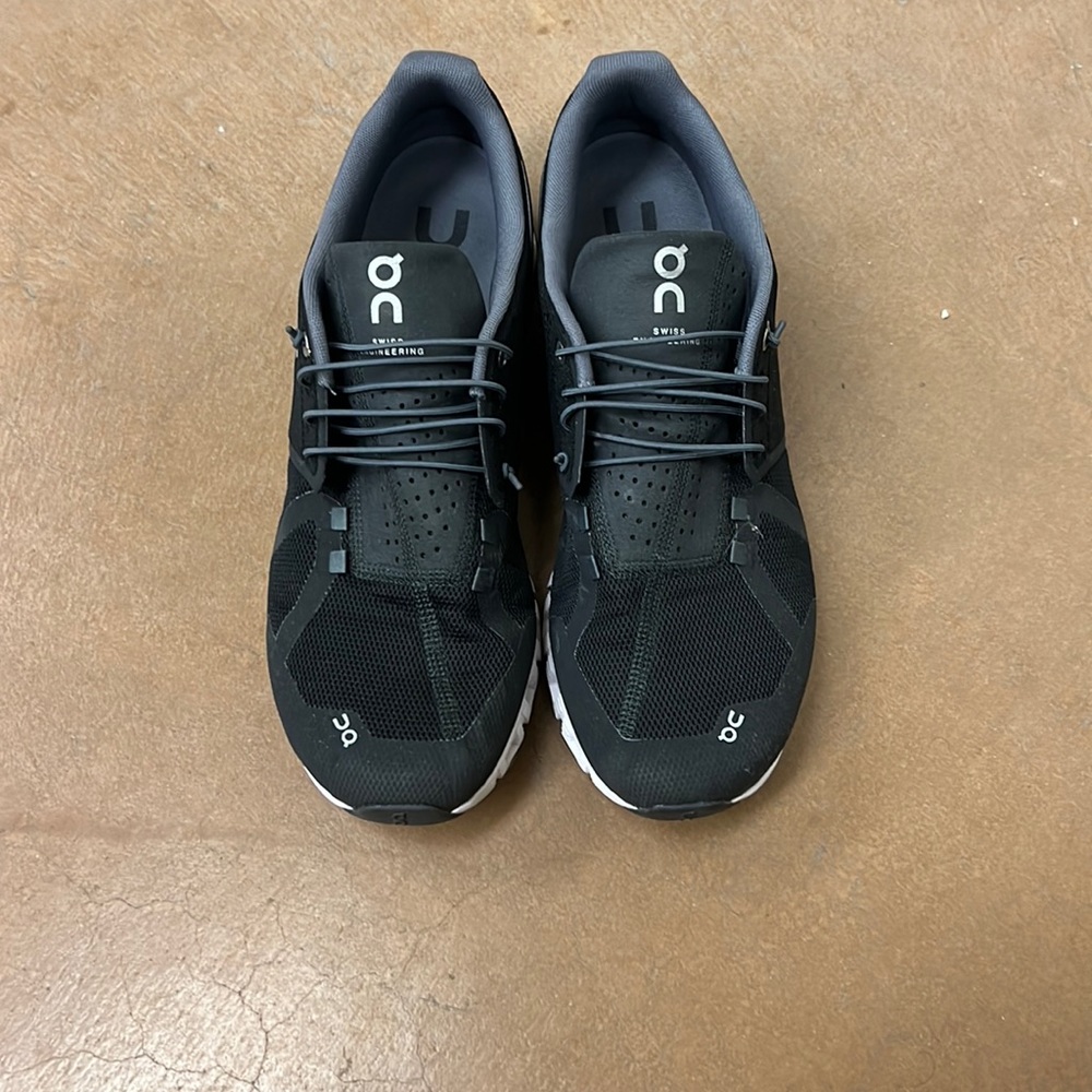 On-Running Size 12 Cloud 5 shoes Like New